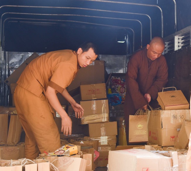 Ban Từ thiện: Tặng quà Trung Thu cho các em học sinh ở Đắk Som, Đăk Nông